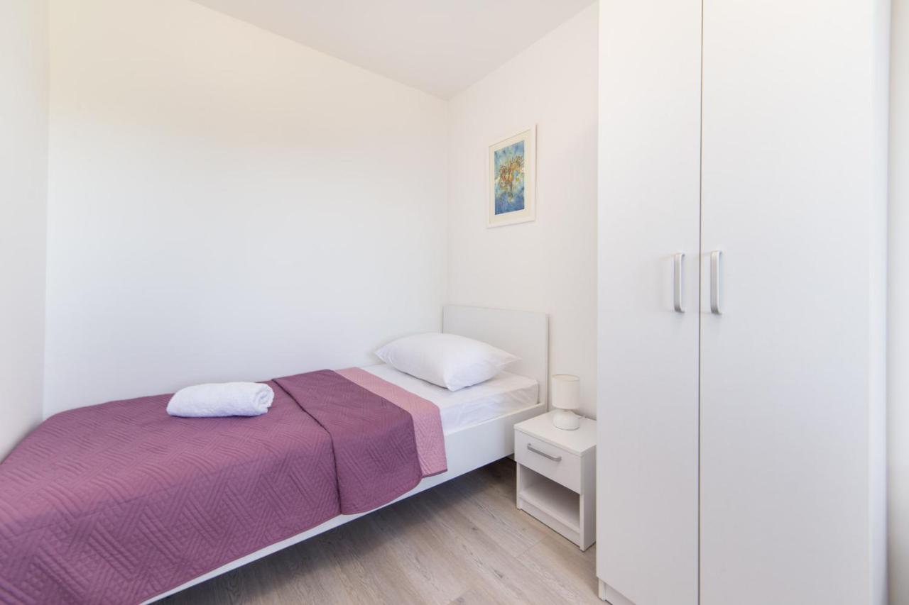Homes Grot Camping Gradac (Split-Dalmatia)