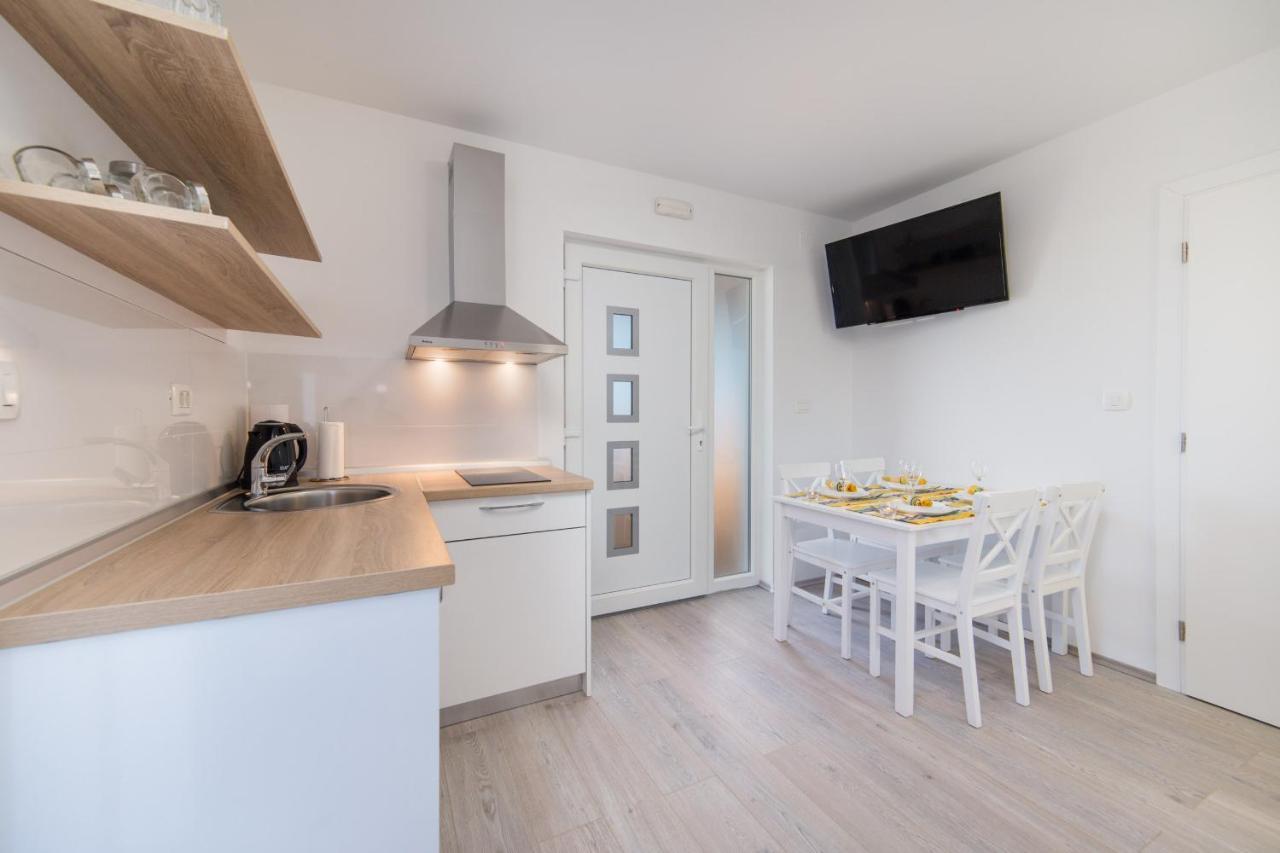 Camping Homes Grot Gradac (Split-Dalmatia)