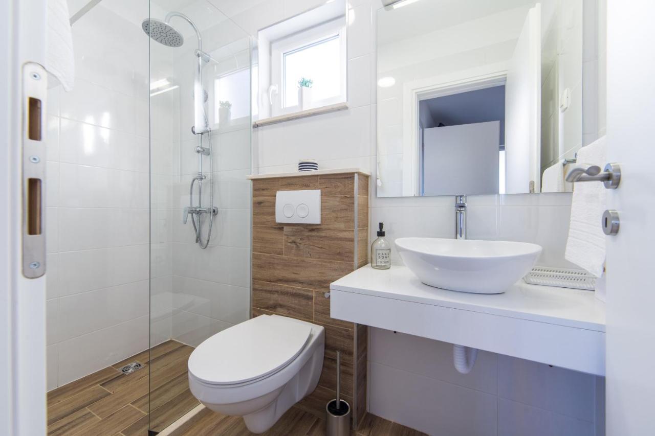 Camping Homes Grot Gradac (Split-Dalmatia)