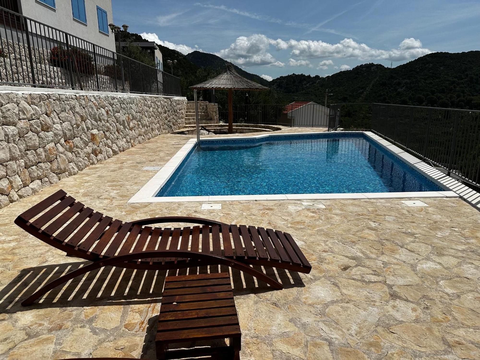 Homes Grot Gradac (Split-Dalmatia)