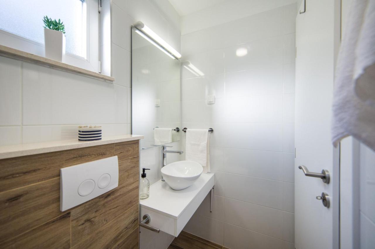 Homes Grot Gradac (Split-Dalmatia)